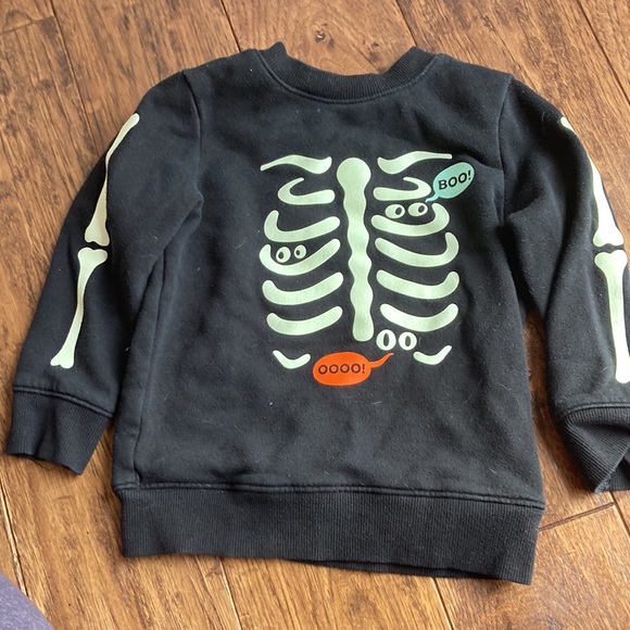 2T Slim Levi’s with 2T Skeleton Sweatshirt - Picture 7 of 10
